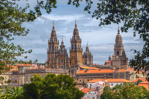 From Lisbon: Santiago de Compostela Day Trip with Fatima