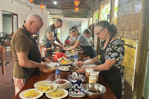 Tour del mercato, giro in barca a cesto e lezione di cucina con HangcoconutCompletamente funzionante