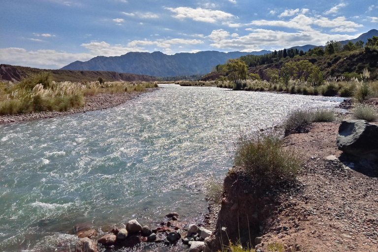 Flavors and wellness: wines, hot springs and gastronomy in Mendoza