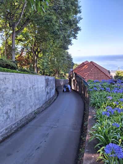Funchal: Excursión Privada en Teleférico, Tobogán y Skywalk