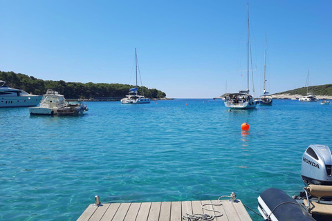 Spalato: Laguna Blu, Hvar e 5 Isole Tour per piccoli gruppi in barca