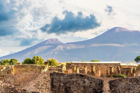 Naples: Pompeii, Mount Vesuvius, Ho Ho Bus & Walking Tours MegaCombo Explorer