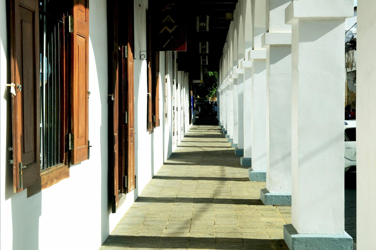 Galle: Fort Walking Tour with Local Guide + Lunch