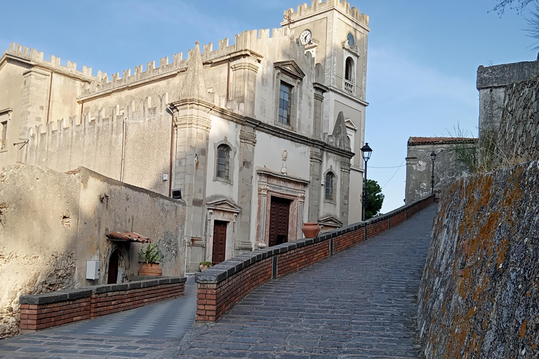 De Catania Excursão particular ao Padrinho Forza D&#039;Agro e SavocaDe Catania Tour Privado Padrinho Forza D&#039;Agro e Savoca