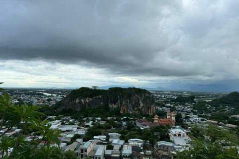 Tour panoramico della città di Đà Nẵng in privato con guida femminileTour privato in auto