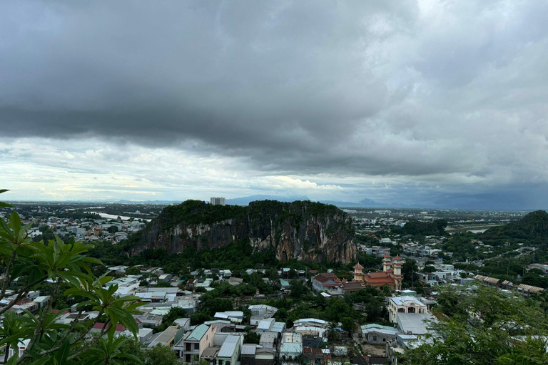 Tour panoramico della città di Đà Nẵng in privato con guida femminileTour privato in auto