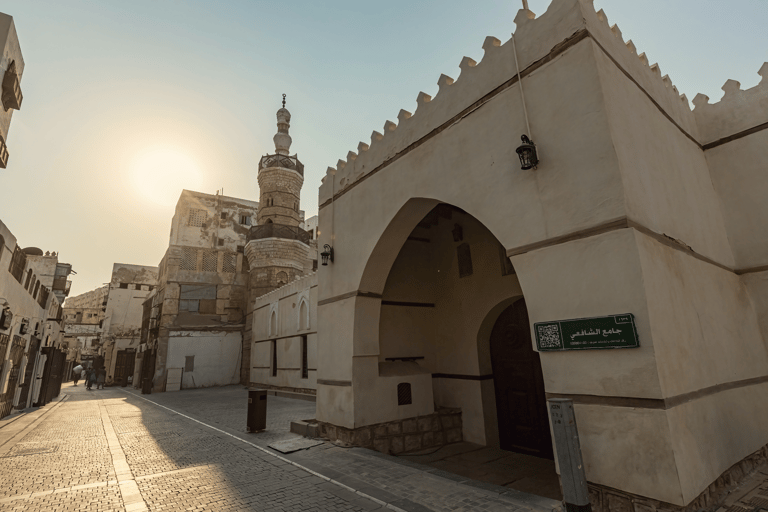 Jeddah: Al-Balad Guided Walking Tour with Tea & Music