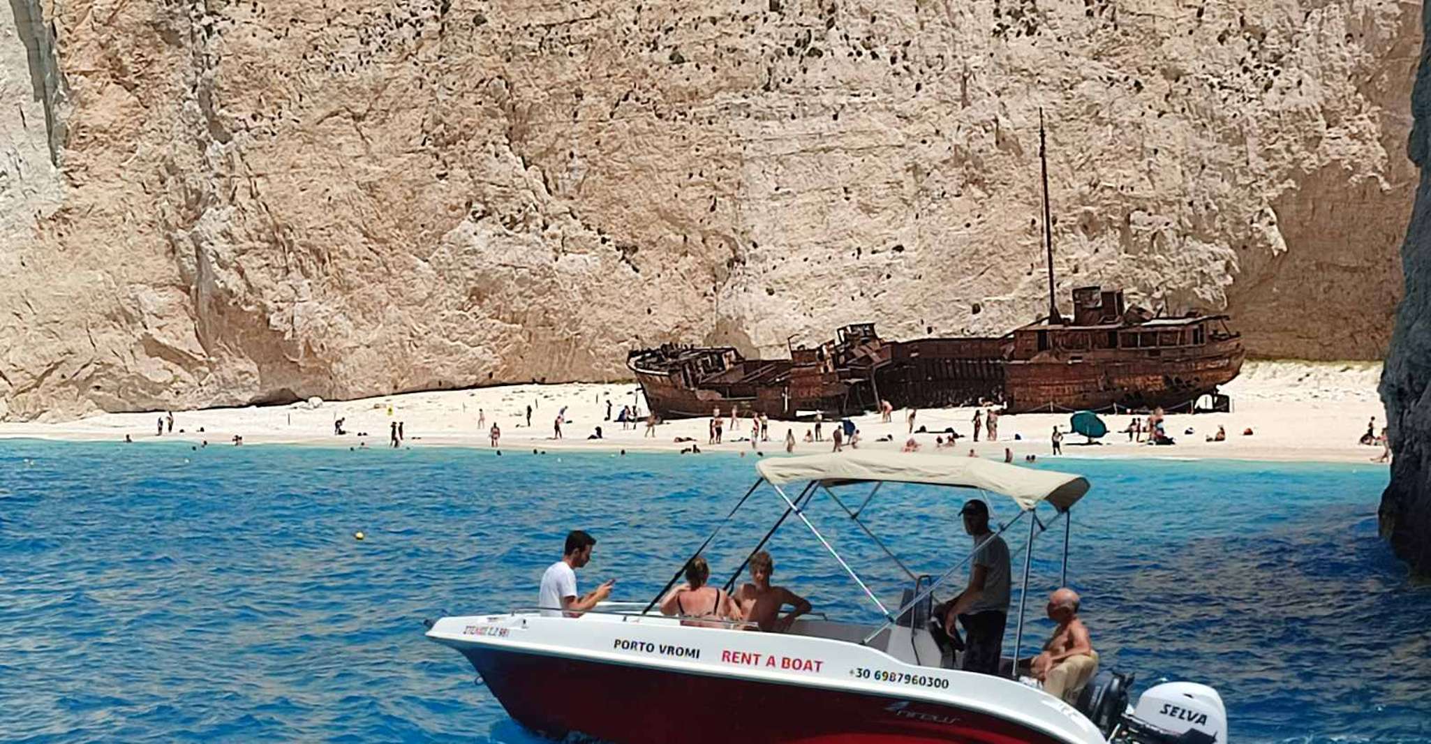 Shipwreck and Caves private boat rental - Housity
