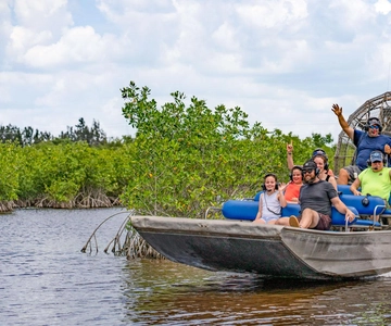 Everglades: Mangrove Maze Airboat Tour and Boardwalk
