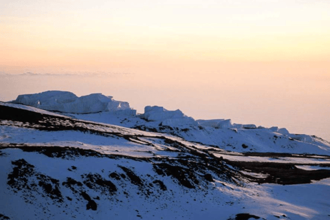 莫希：乞力马扎罗山马兰古路线 2 日徒步