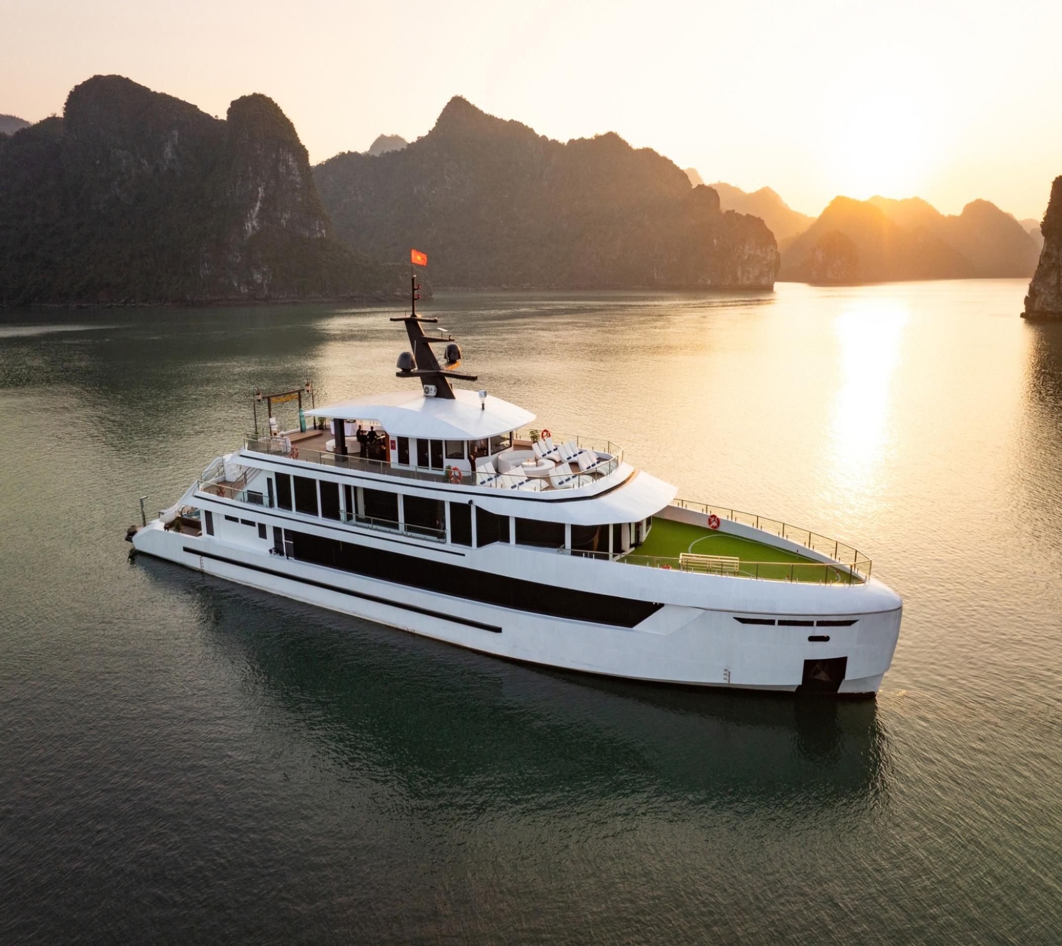 Hanoi: Ha Long und Lan Ha Bay Tagestour mit Hera Luxury Cruise