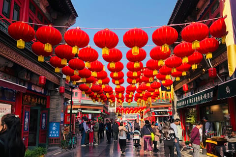 2‑Hour Shanghai Shopping Tour with Famous Sesame Noodles