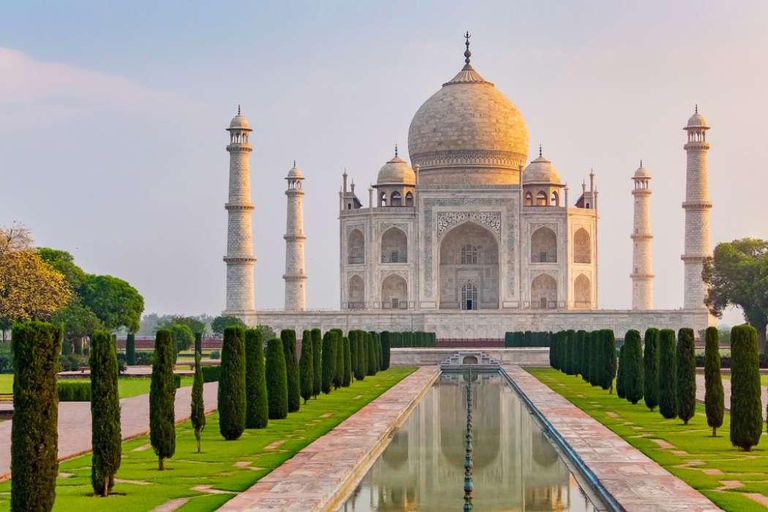 Da Delhi: Tour di un giorno di Mathura e Taj Mahal