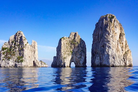 Au départ de Sorrente : visite en petit groupe de Capri (terre et mer)