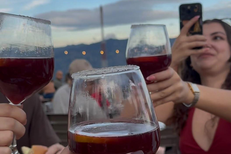 Medellín: Sunset Mirador Tour with Reserved Gastropub Table