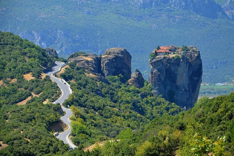 Meteora Monasteries: Full Day Tour from Athens