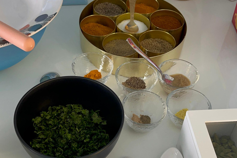 Mumbai: lezione di cucina indiana a casa di una famiglia del postoMumbai: lezione di cucina indiana a casa di una famiglia