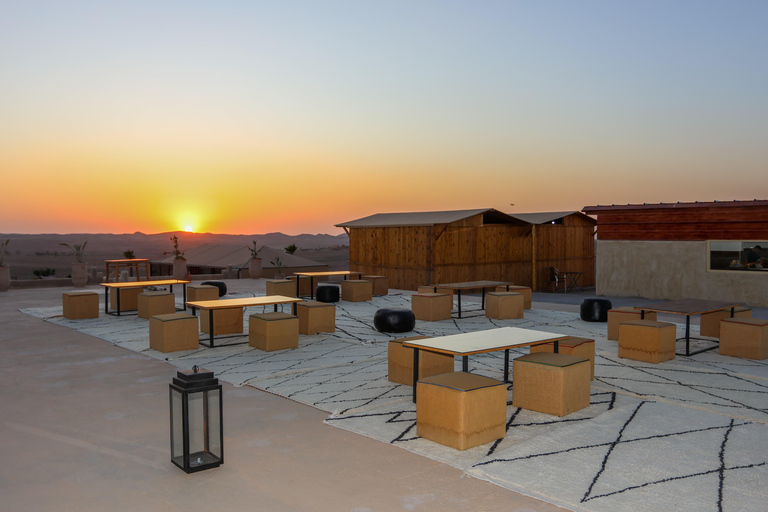 Agafay-Wüste: Quad-Bike, Mittagessen und BadeabenteuerTag in der Agafay-Wüste: Quadfahren, Mittagessen und Badespaß