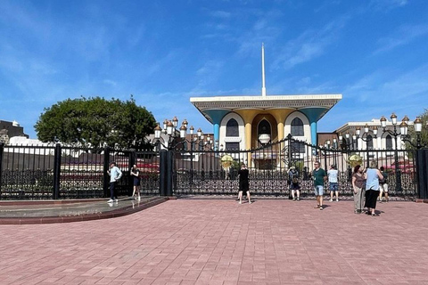 Muscat: City Highlights Tour with Grand Mosque & Souq Shared