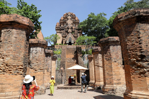 From Hoi An: Hai Van Pass, Lang Co Bay, and Hue City Jeep …