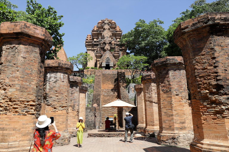 From Hoi An: Hai Van Pass, Lang Co Bay, and Hue City Jeep …