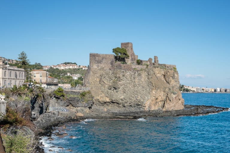 Hafen von Catania: Luxuriöse private Tour nach Aci Trezza mit dem SegelbootHafen von Catania: Luxuriöse private Tour 8 Stunden