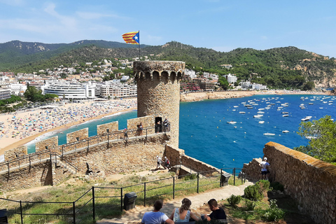 Desde Barcelona: Excursión de un día a Tossa de Mar con tiempo de playa