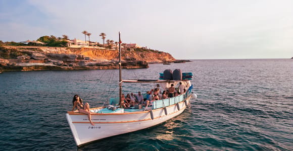 Ibiza: Boat Trip with Snacks, Drinks and Swim Stop
