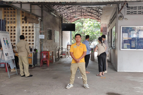 Phnom Penh: Killing Fields & S21 Prison Tour with Pickup