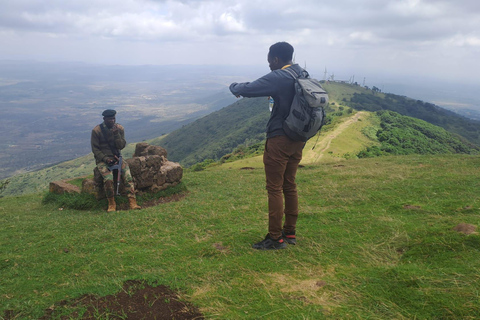 نيروبي: جولة مشي طويلة بصحبة مرشدين في تلال نغونغ مع حبل انزلاق اختياري