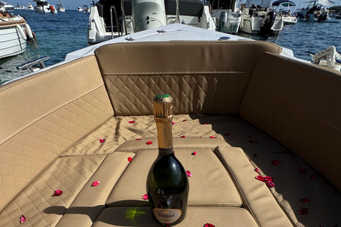 Mandelieu-la-Napoule: Luxury Boat Rental Without a License Mandelieu - 8-hour luxury boat rental without a license (6 people)