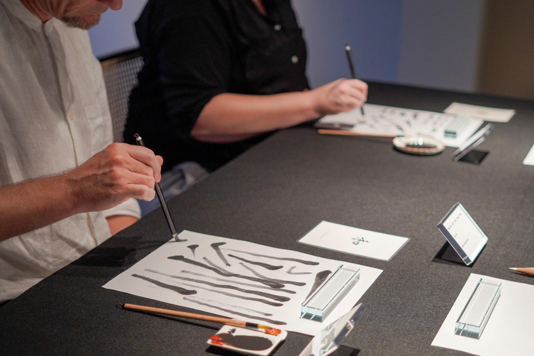 Taller de caligrafía en Kioto: diseña tu logotipo kanji en papel washiTaller de caligrafía en Kioto: diseña tu logotipo kanji en washi