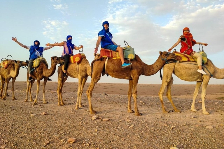 Z Marrakeszu: agafay, pokaz kolacji, zachód słońca, przejażdżka na wielbłądzie,Z Marakeszu: pokaz kolacji berberyjskiej, zachód słońca, przejażdżka na wielbłądzie, agafay