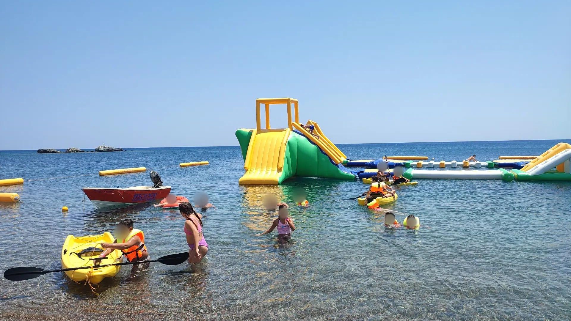 Südrhodos (Kiotari): Aufblasbarer Wasserpark, Familienspaß