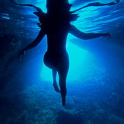 Makarska: 3-Inseln Speedboat Tour mit Höhle und Blauer Lagune