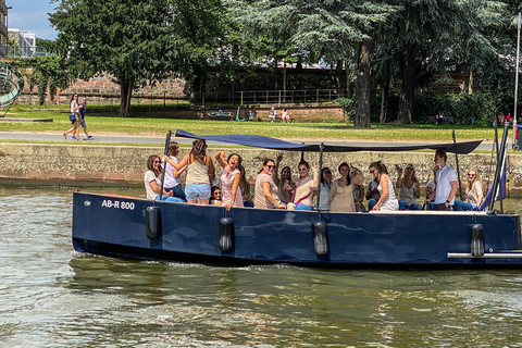 法兰克福：私人游船之旅，欣赏天际线美景，最多可容纳18人。法兰克福：私人游船之旅，可欣赏天际线美景，最多可容纳18位客人。