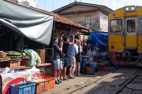 Floating Market on Paddle Boat & Dragon Temple Private Tour Private transport, Paddle Boat Ride + Live Tour Guide