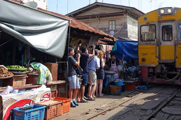 Floating Market on Paddle Boat & Dragon Temple Private Tour Private transport, Paddle Boat Ride + Live Tour Guide