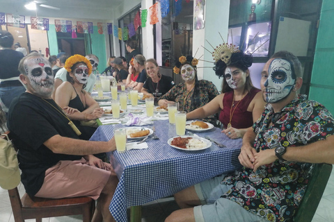 Oaxaca: Day of the Dead Evening Walking Tour with Dinner