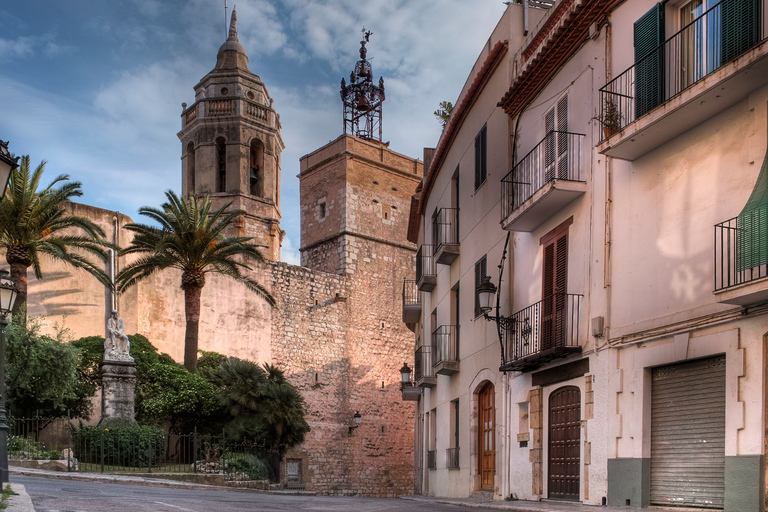 Barcelona: Private Day Trip | Roman Tarragona & Sitges Charm Private Day Trip in Portuguese