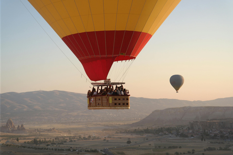 Johannesburg: Sunrise Balloon Ride Over Cradle of Humankind