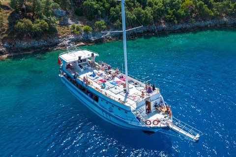 Full-Day 12 Islands Boat Trip with Swimming Stops Full-Day 12 Islands Boat Trip w/ Swimming Stops and Transfer