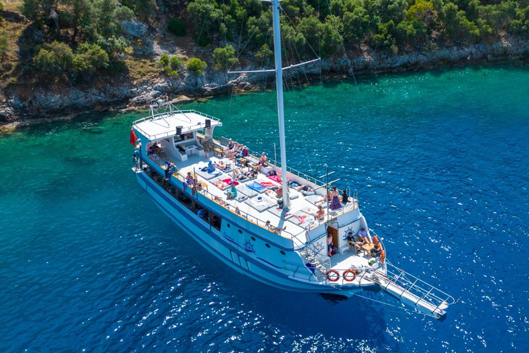 Full-Day 12 Islands Boat Trip with Swimming Stops Full-Day 12 Islands Boat Trip w/ Swimming Stops and Transfer