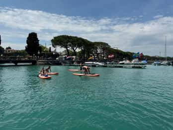 Peschiera del Garda experience in Sup: Sightseeing tour on Lake Garda