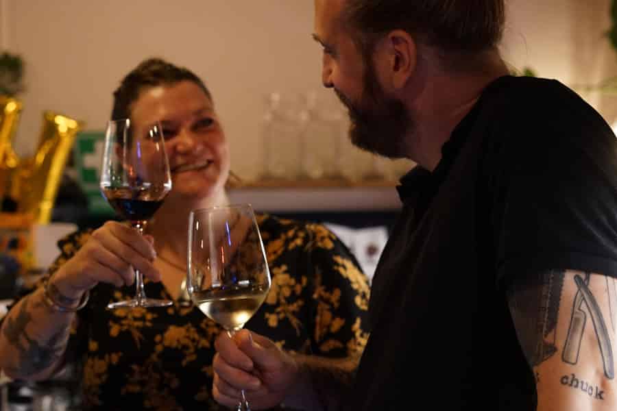 8-stufige ungarische Weinverkostung in einer gemütlichen Weinbar in der Innenstadt
