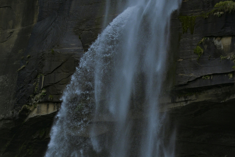 Colombo to Aberdeen Falls Train Tour with private vehicle