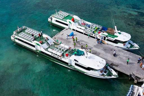 Padang bai: Boot tussen Padang Bai en Gilli TrawangEka Jaya Fastboat Van (Padang Bai naar Gilli Trawangan. meno)