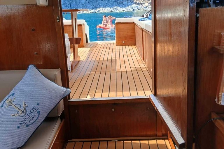 Catania: Sunset Boat Excursion to Acitrezza + Dolphin Watching