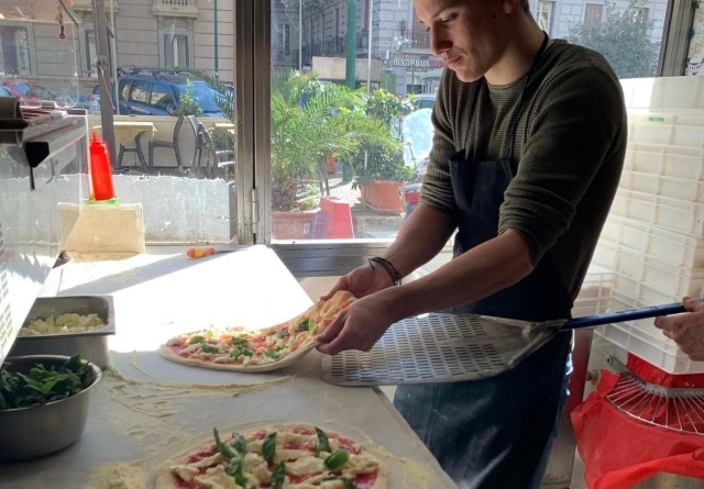 Visit Naples Premium Pizza-Making Class at a Pizzeria in Nápoles