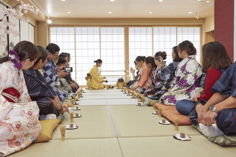 Osaka Private Highlights: Castle, Shinsekai & Dotonbori